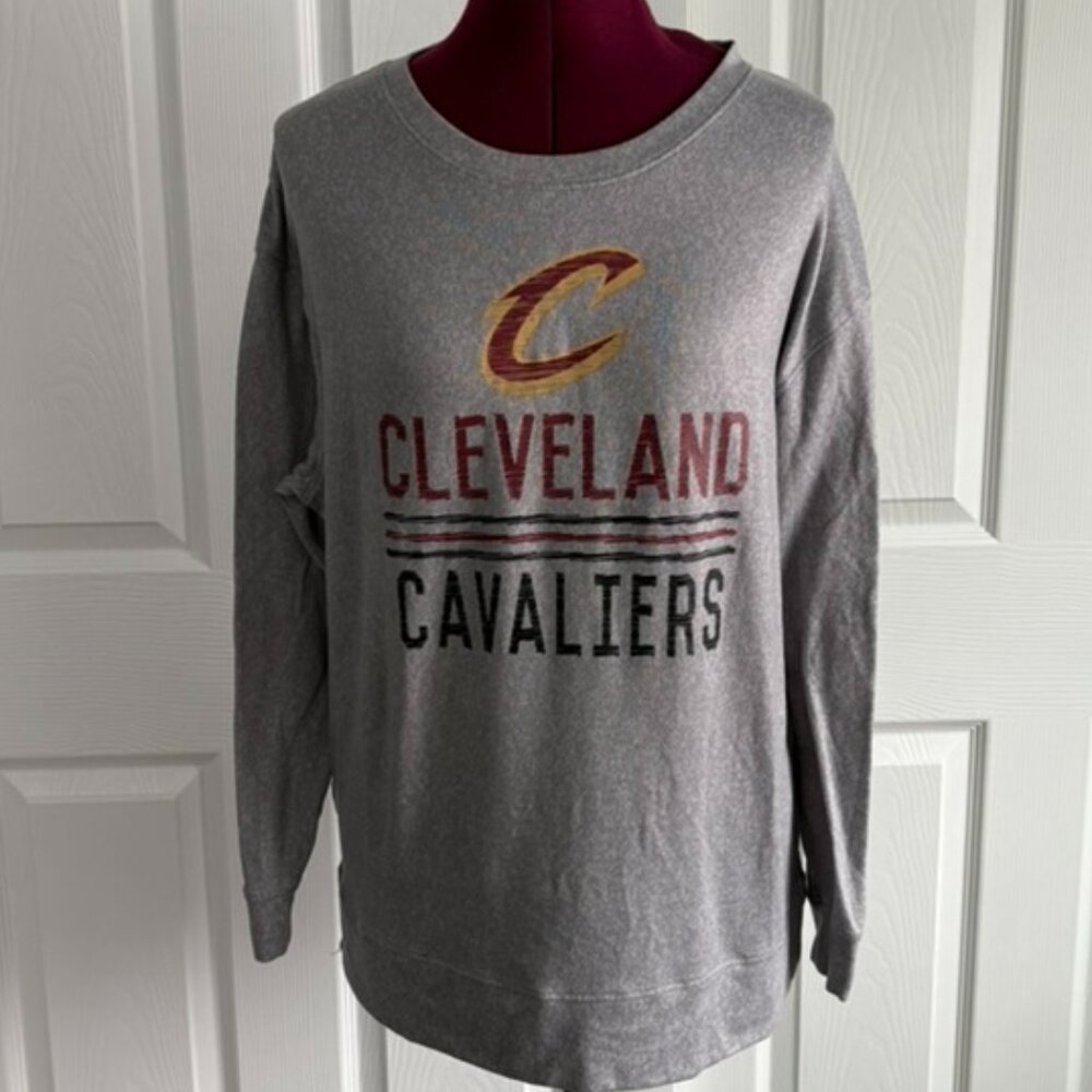 Cleveland Cavaliers Gray Long Sleeve Graphic Top – Size XL (Super Soft)